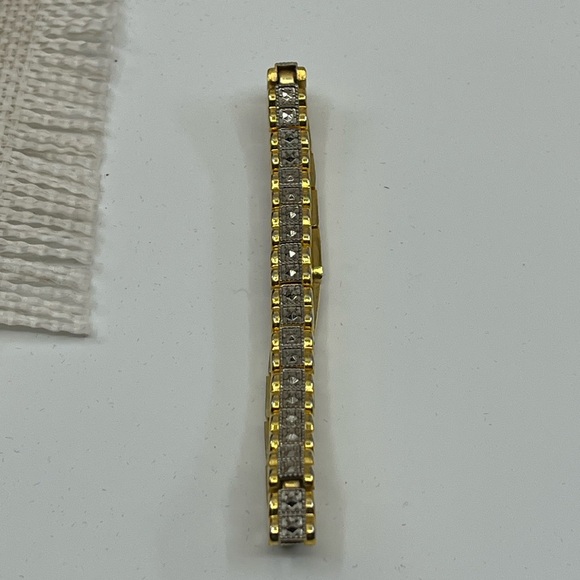 Vintage Gold Tone Bracelet with Intricate Detailing - Picture 8 of 16